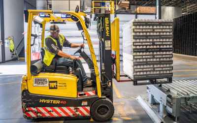 How to Choose the Right Staffing Partner for Your Distribution Center